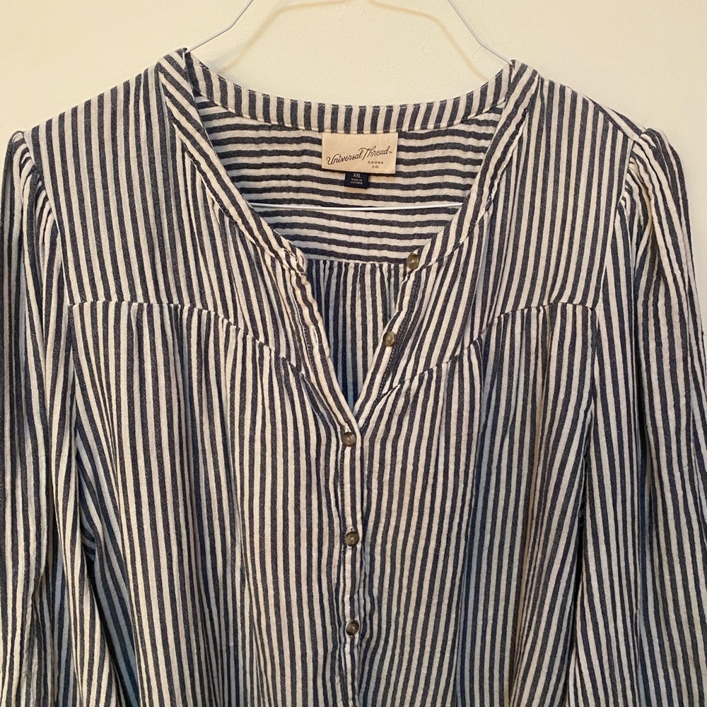 Universal Thread Women's Blue and White Striped Blouse